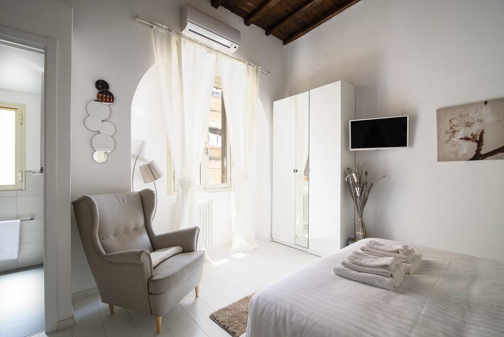 White Ostilia Roma