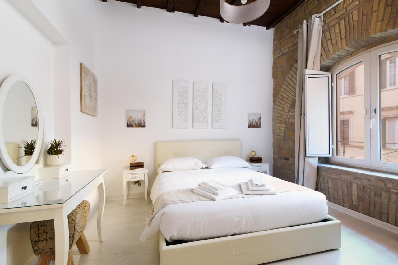 White Ostilia Roma